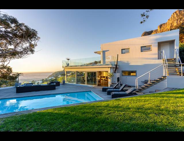 8 BEDROOM HOUSE FOR SALE IN LLANDUDNO